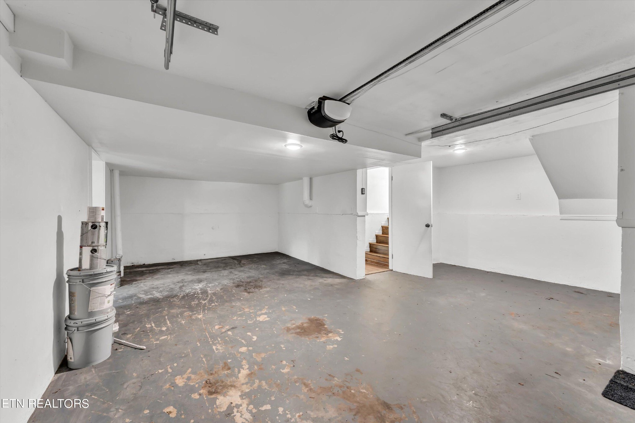 133 Londonderry Road Knoxville, TN 37923 - Photo 26 of 35 a view of a garage