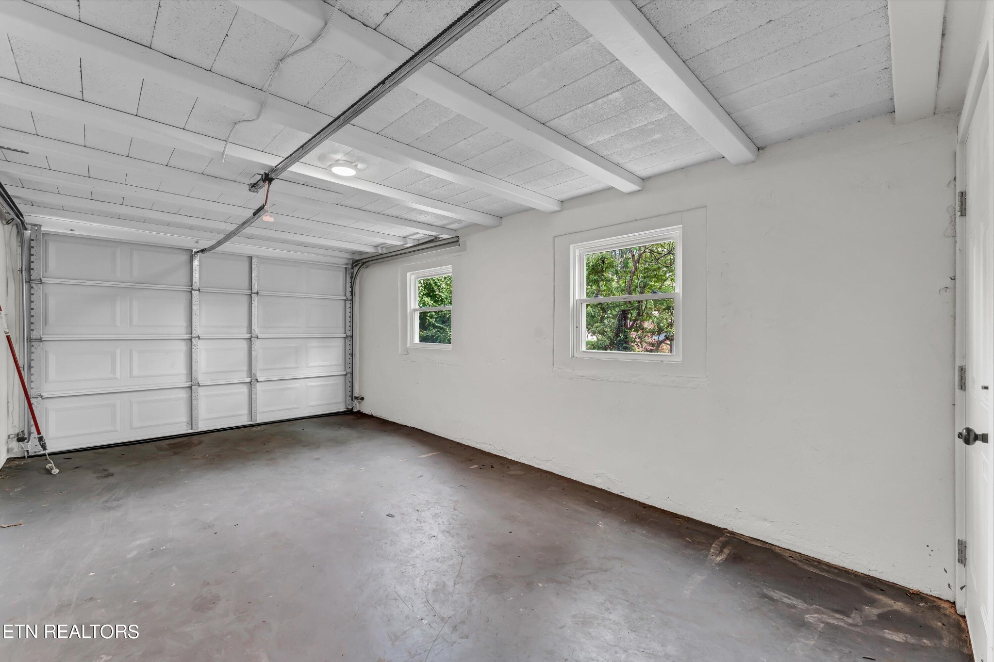 133 Londonderry Road Knoxville, TN 37923 - Photo 27 of 35 an empty room with a empty space & windows