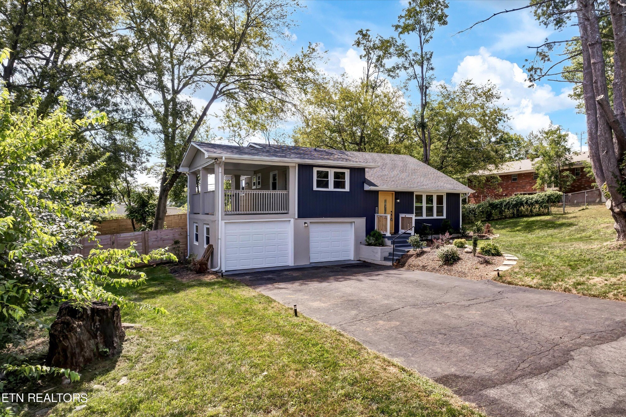 133 Londonderry Road Knoxville, TN 37923 - Photo 3 of 35 a view of a house with backyard and sitting area