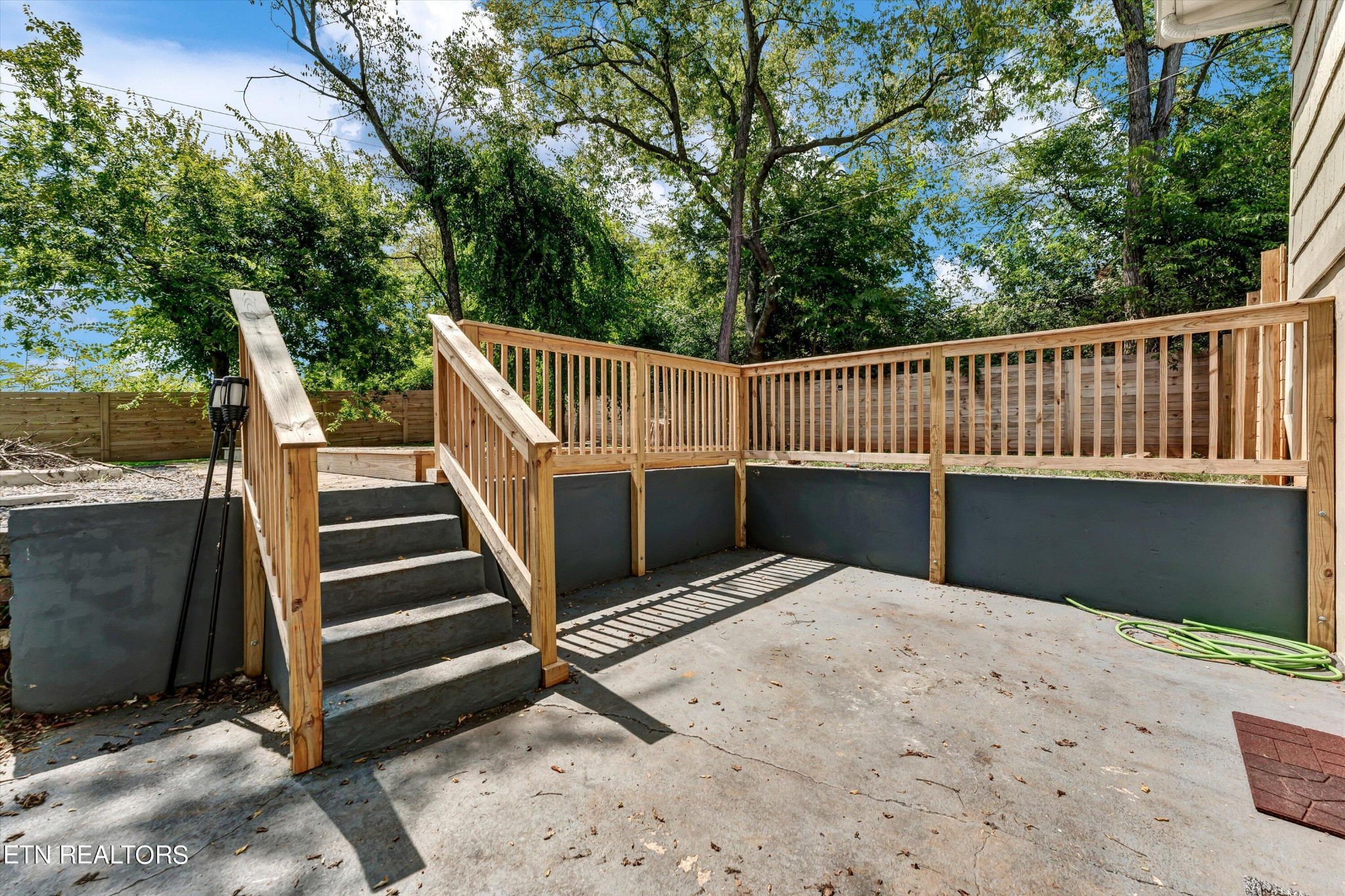 133 Londonderry Road Knoxville, TN 37923 - Photo 31 of 35 a view of balcony with wooden floor and fence