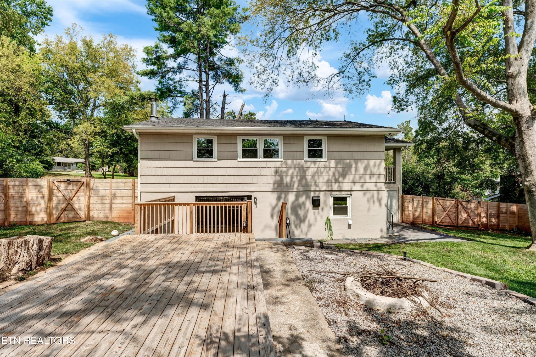 133 Londonderry Road Knoxville, TN 37923 - Photo 33 of 35 a white house that has a tree in front of it