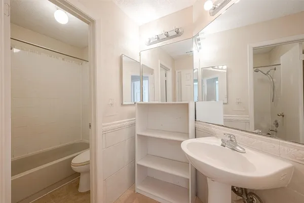 $2,400 | 703 Turtle Creek Drive, Missouri City, TX 77489