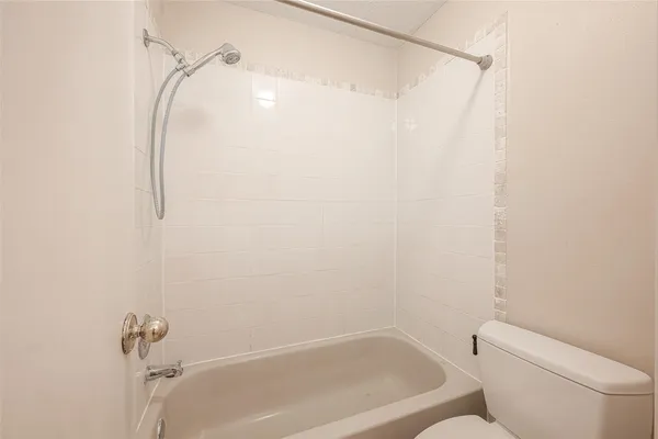 $2,400 | 703 Turtle Creek Drive, Missouri City, TX 77489