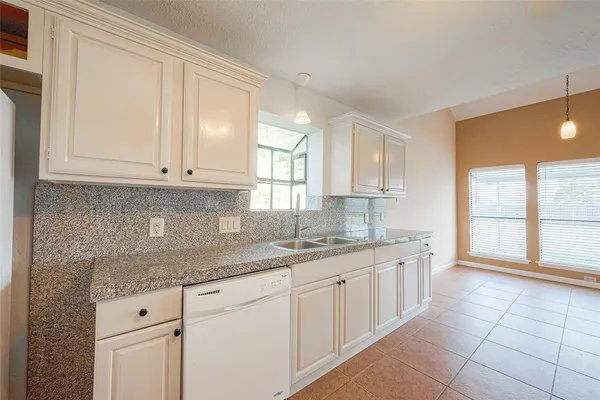 $2,400 | 703 Turtle Creek Drive, Missouri City, TX 77489