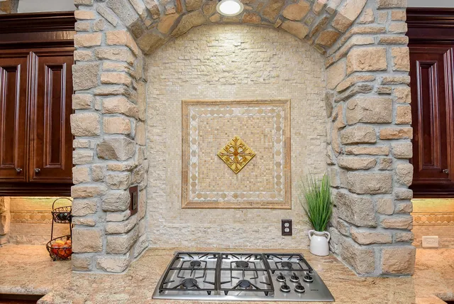 a bathroom with a toilet