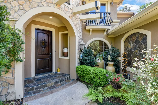 a view of a entryway door of the building
