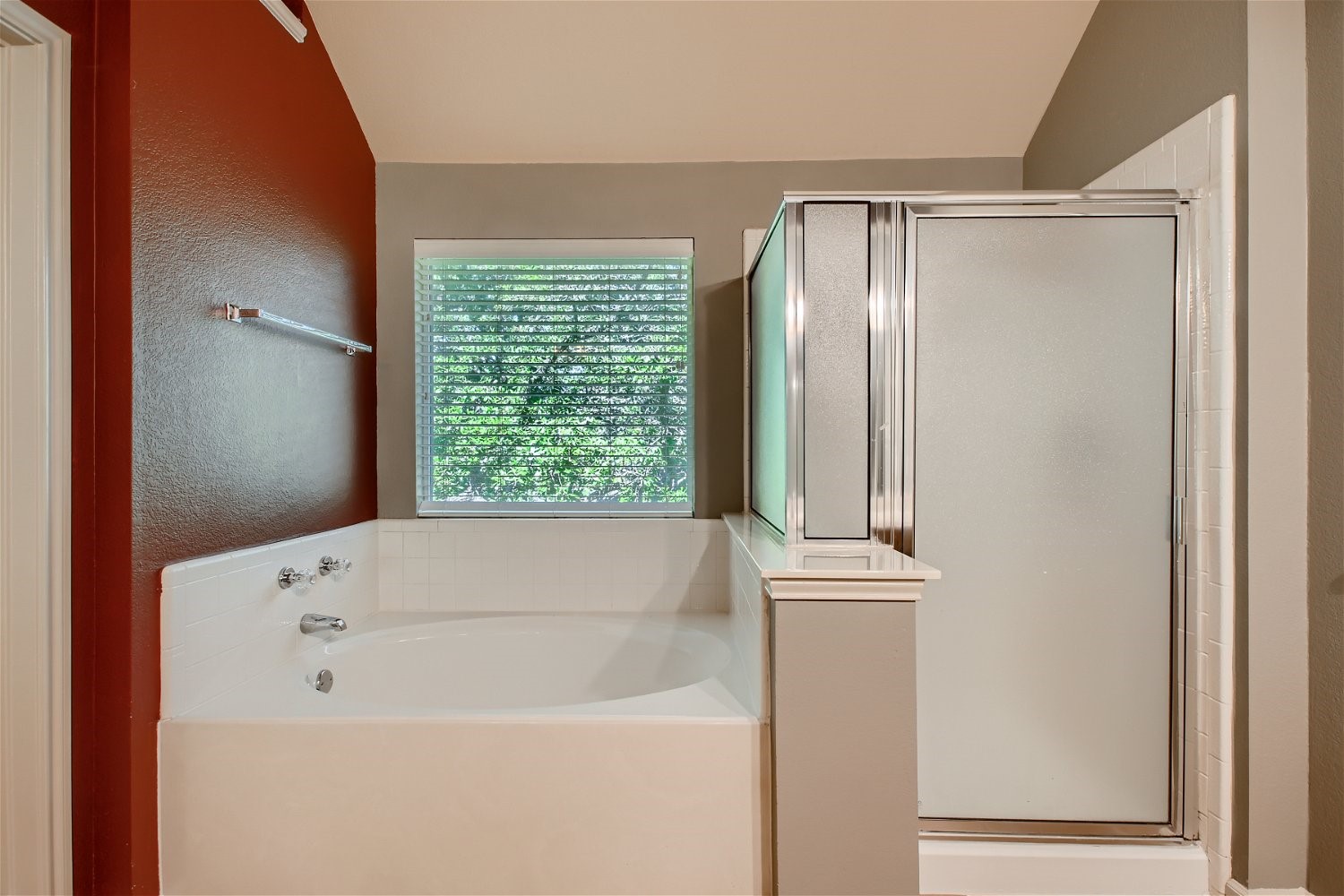 5320 Spirea Cove Austin, TX 78749 - Photo 17 of 28 a bathroom with a bathtub and a window