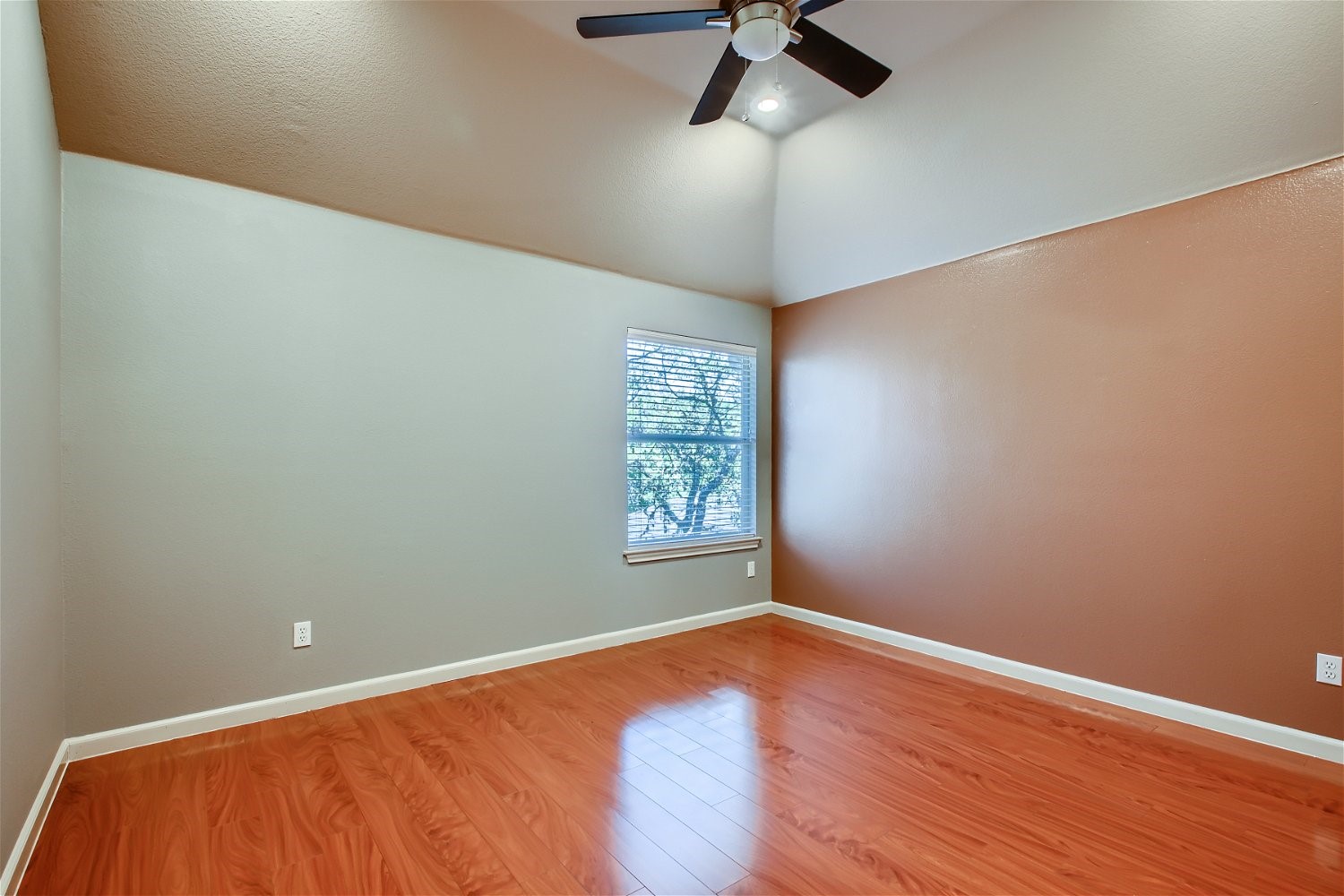 5320 Spirea Cove Austin, TX 78749 - Photo 20 of 28 an empty room with a window and ceiling fan