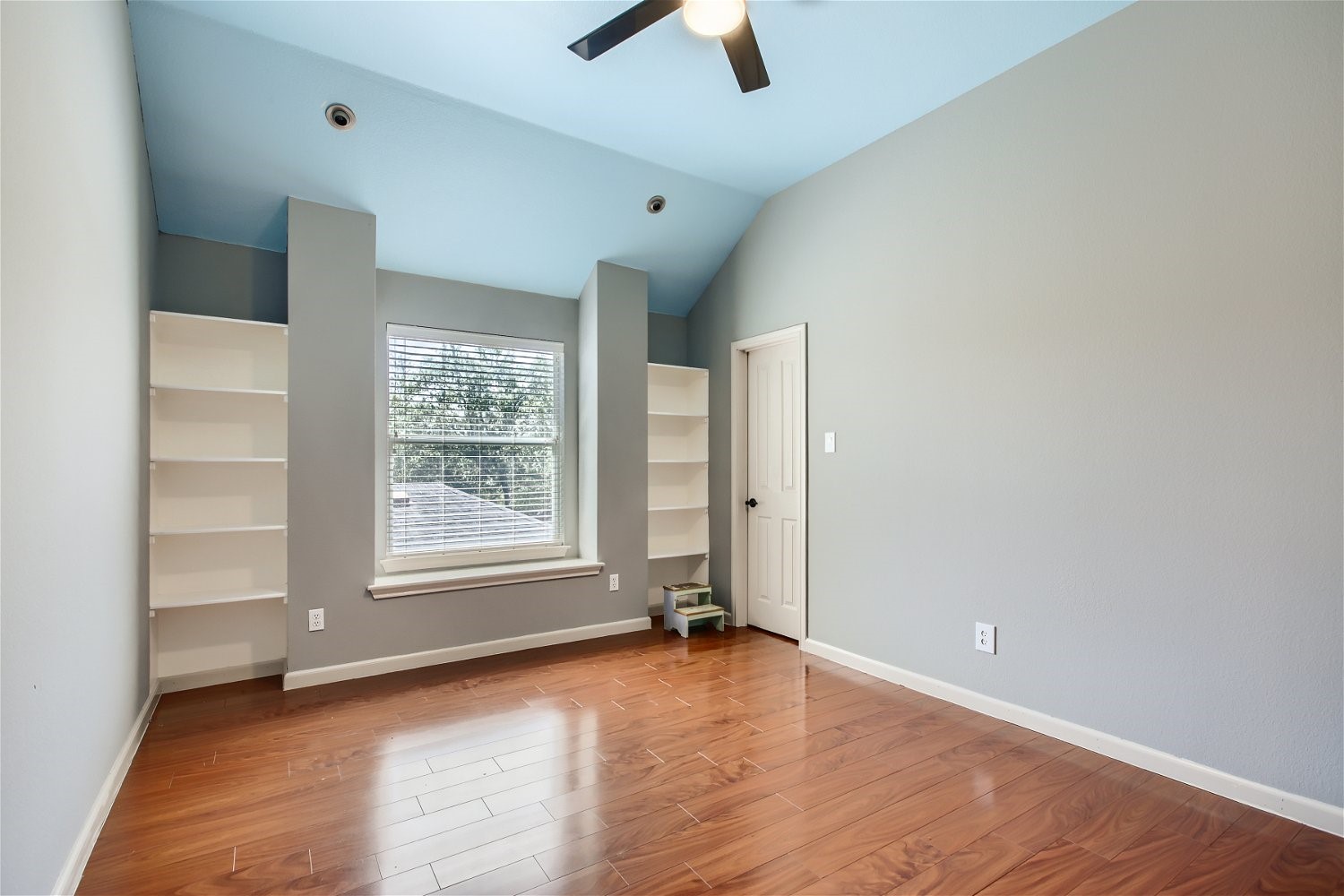 5320 Spirea Cove Austin, TX 78749 - Photo 23 of 28 an empty room with ceiling fan and window