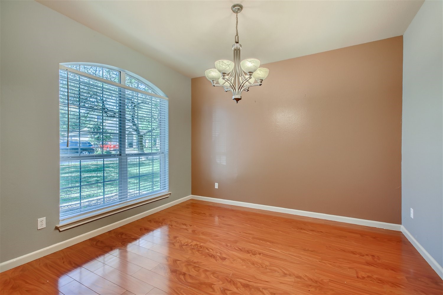 5320 Spirea Cove Austin, TX 78749 - Photo 6 of 28 a view of livingroom with window