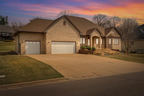 $799,900 | 3315 Augusta Lane, Onalaska, WI 54650