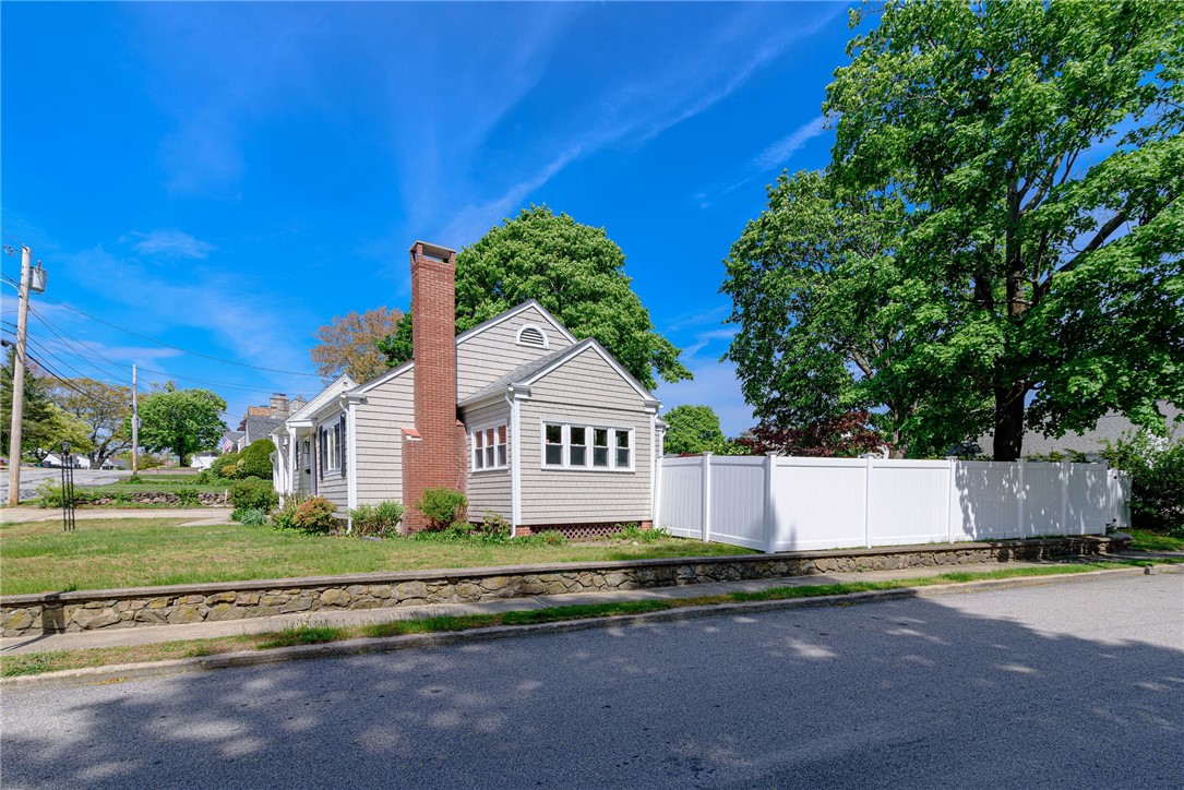 76 Crossland Road West Warwick, RI 02893 - Photo 6 of 29