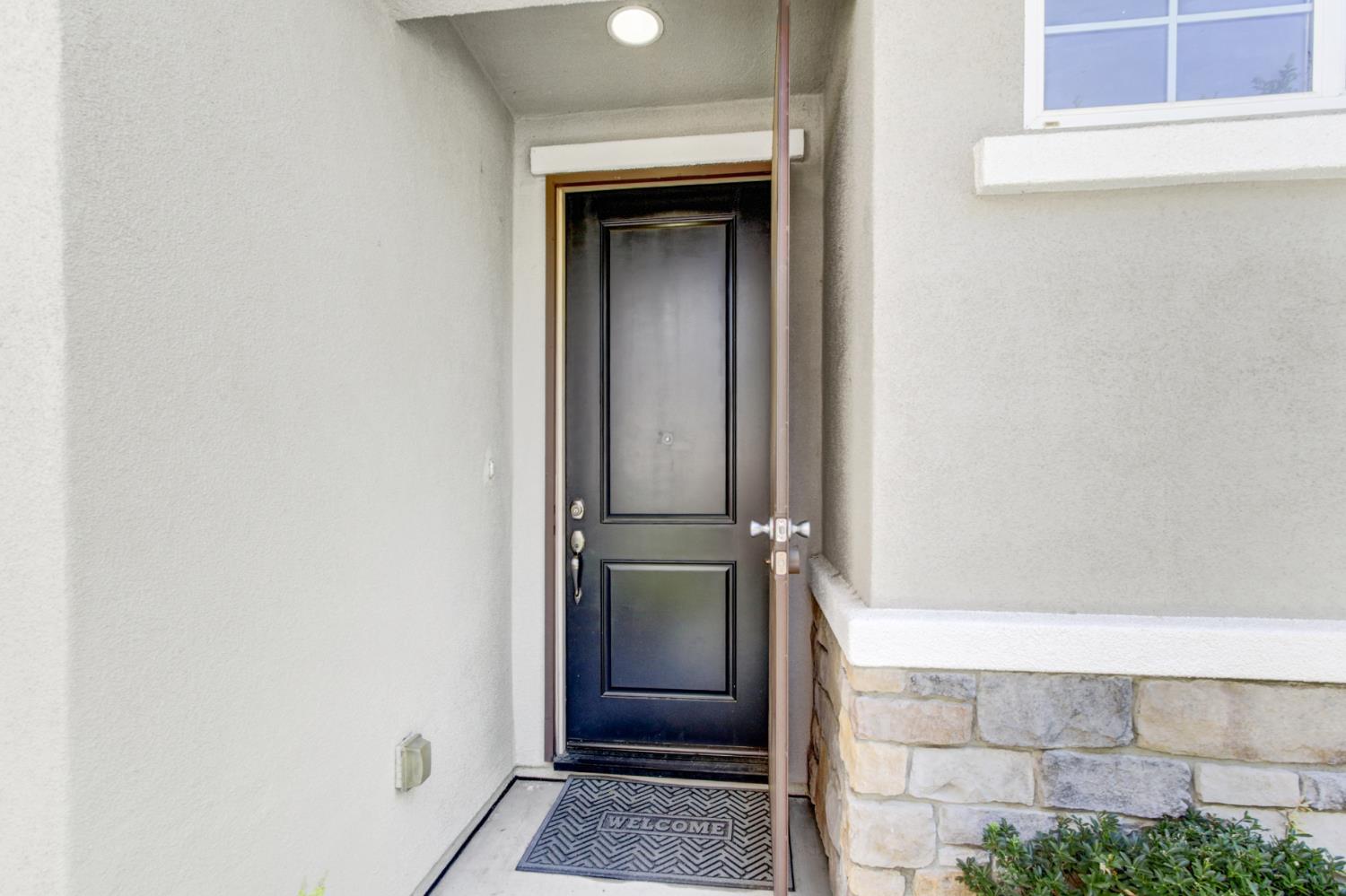 2272 Ellesmere Loop Roseville, CA 95747 - Photo 4 of 38
