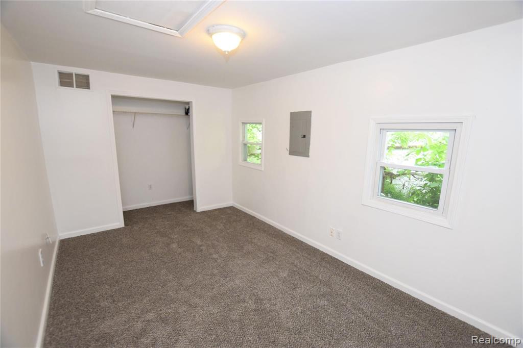 4411 Lenrose Avenue Flint, MI 48532 - Photo 7 of 12