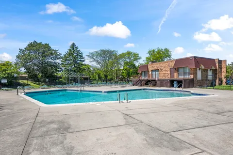 $260,000 | 2100 Valencia Drive, Unit 308B, Northbrook, IL 60062
