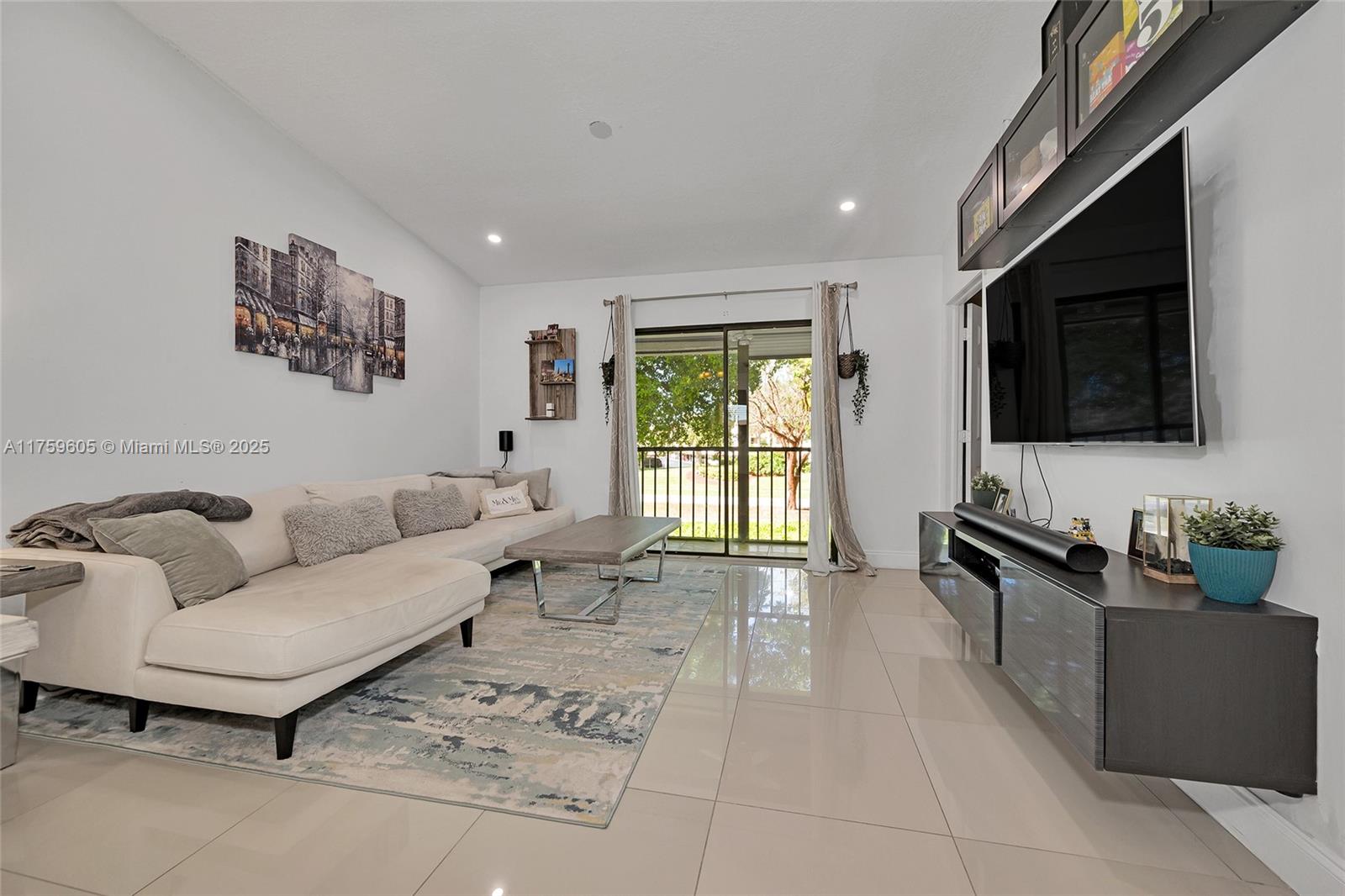 9539 Boca Cove Circle, Unit 111 Boca Raton, FL 33428 - Photo 13 of 32 Gallery Image 13