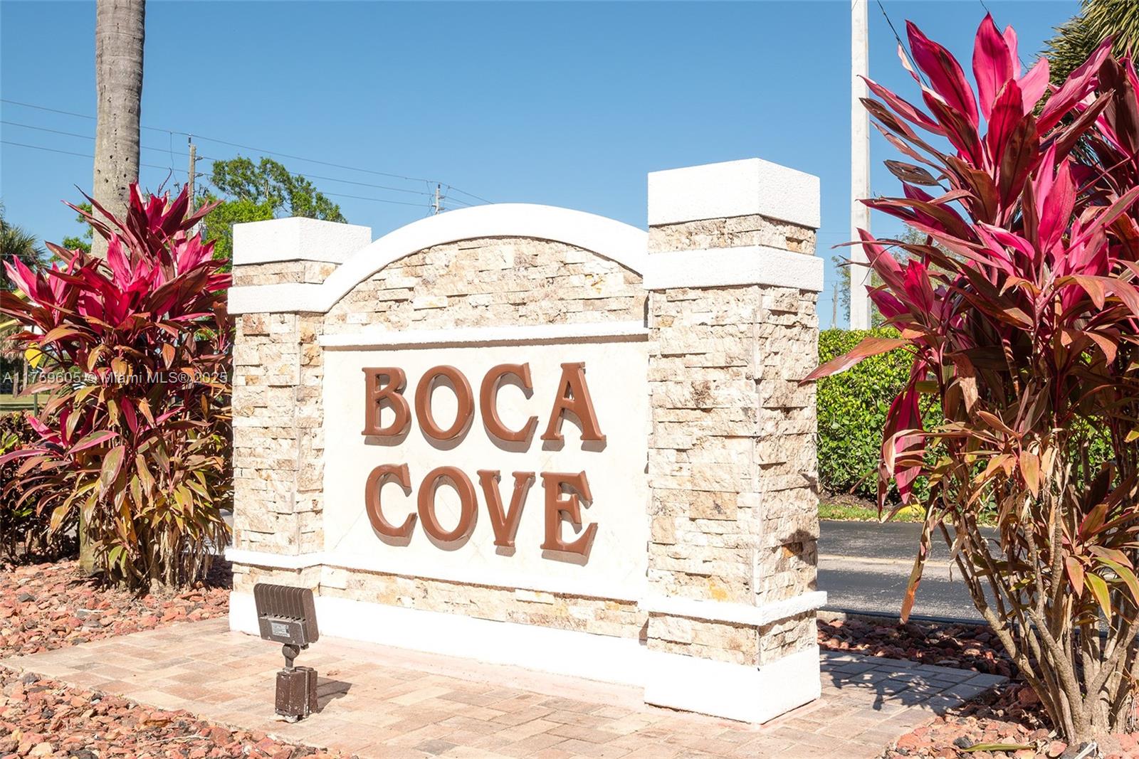 9539 Boca Cove Circle, Unit 111 Boca Raton, FL 33428 - Photo 3 of 32 Gallery Image 3