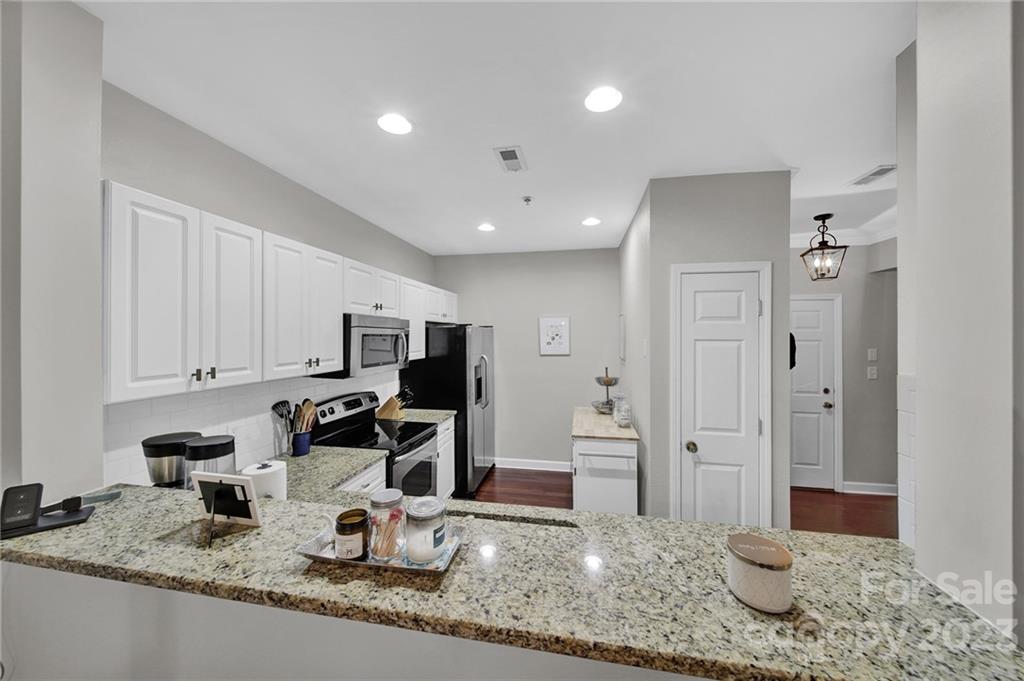416 Queens Road, Unit 2 Charlotte, NC 28207 - Photo 7 of 39 Gallery Image 7