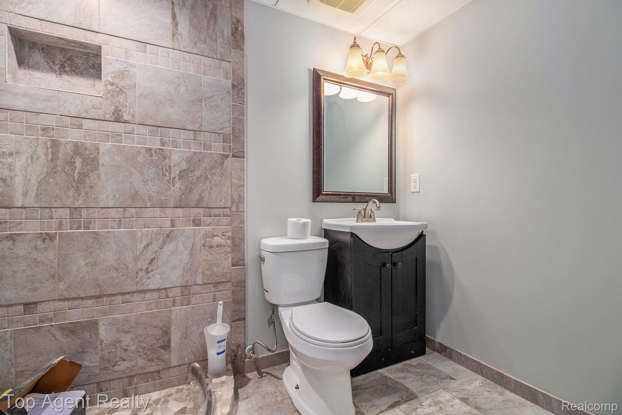 3429 Shaddick Road Waterford, MI 48328 - Photo 7 of 17