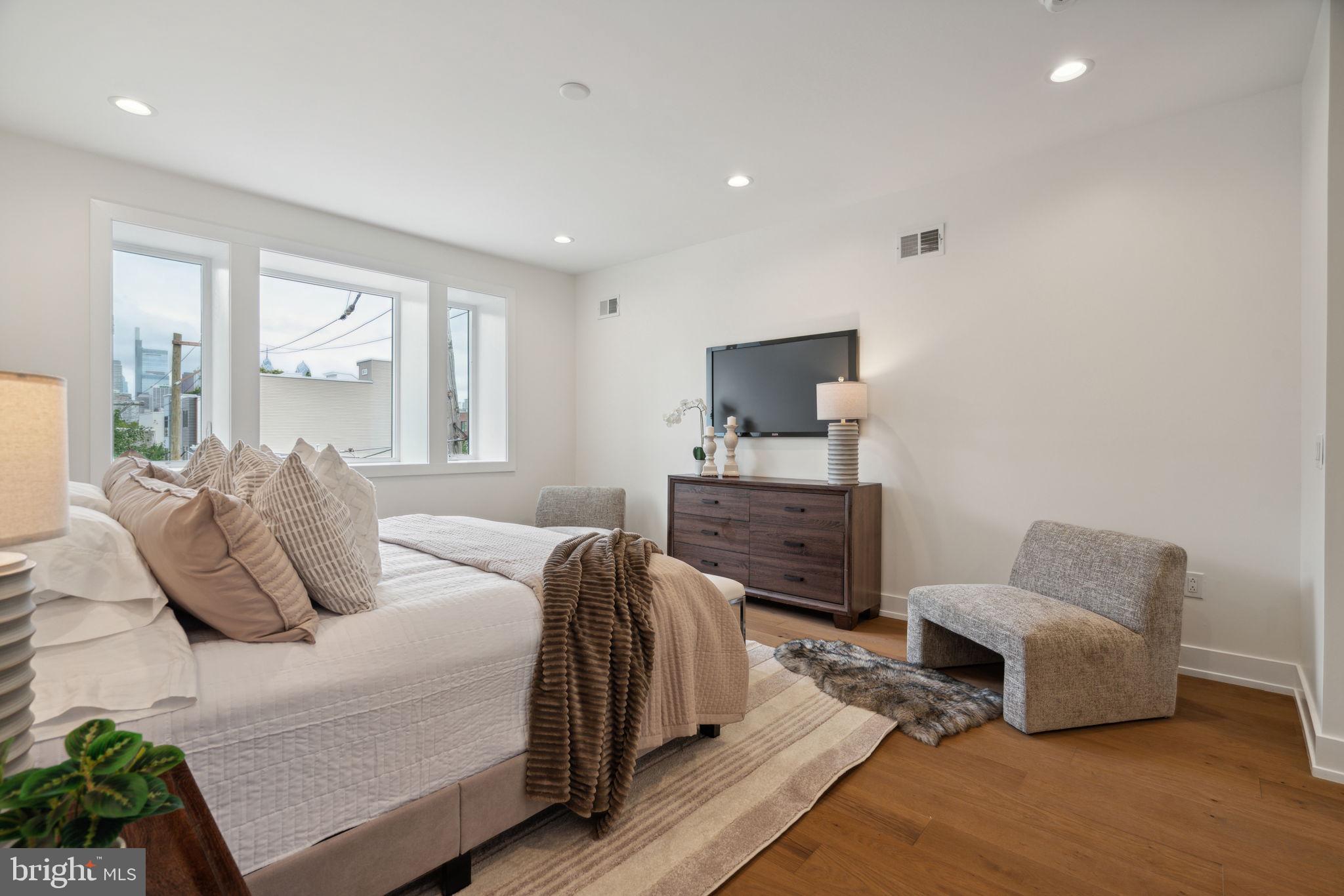 2046 Reed Street Philadelphia, PA 19146 - Photo 17 of 42 Gallery Image 17