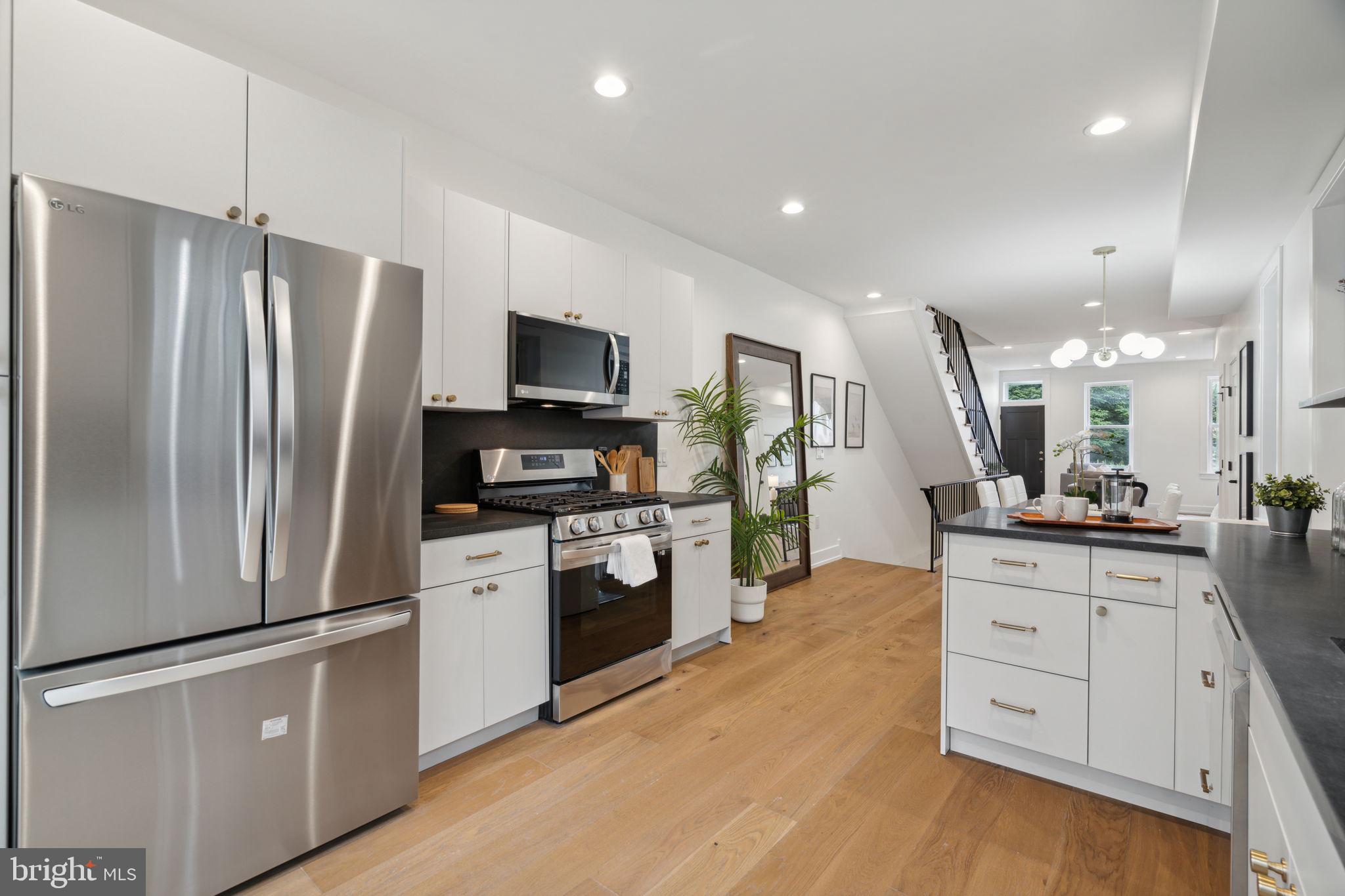 2046 Reed Street Philadelphia, PA 19146 - Photo 8 of 42 Gallery Image 8