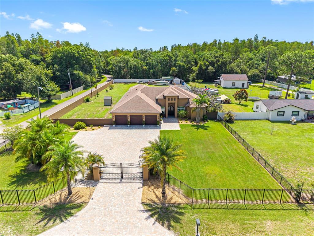 17117 Lakeshore Road Lutz, FL 33558 - Photo 3 of 48
