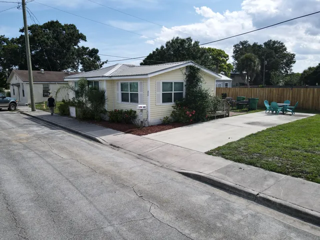 $449,000 | 305 Southwest 2nd Street, Okeechobee, FL 34974