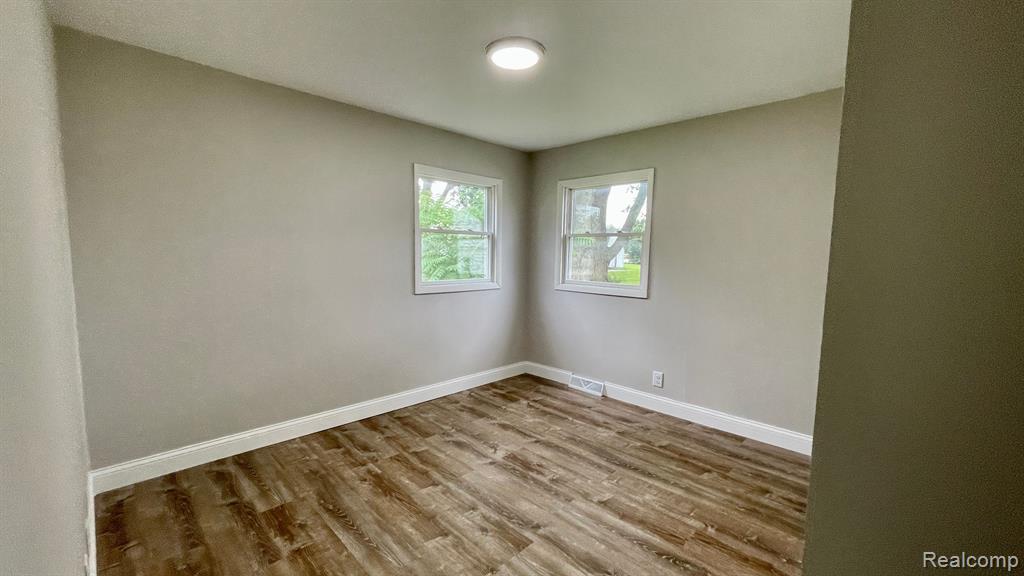 2216 East Judd Road Burton, MI 48529 - Photo 13 of 30