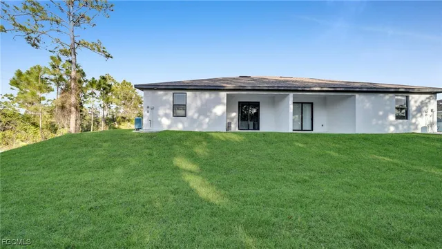 a view of a house with a yard