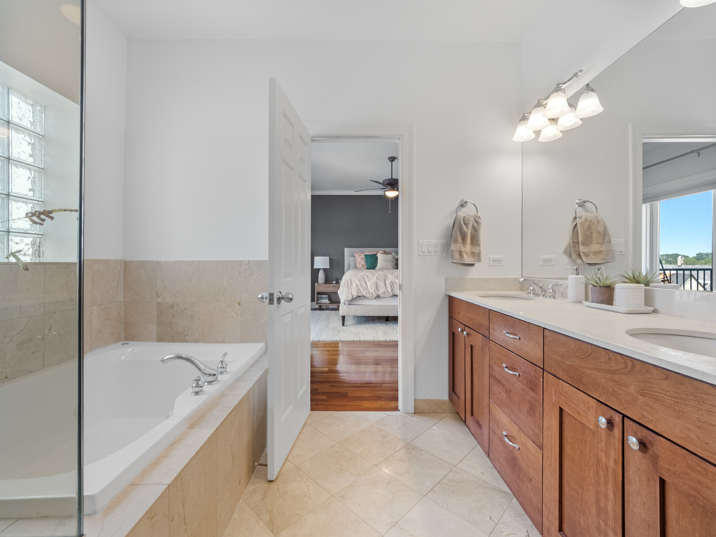 2940 North Sheffield Avenue, Unit 4N Chicago, IL 60657 - Photo 17 of 32 a spacious en suite bathroom with a tub double sink and mirror