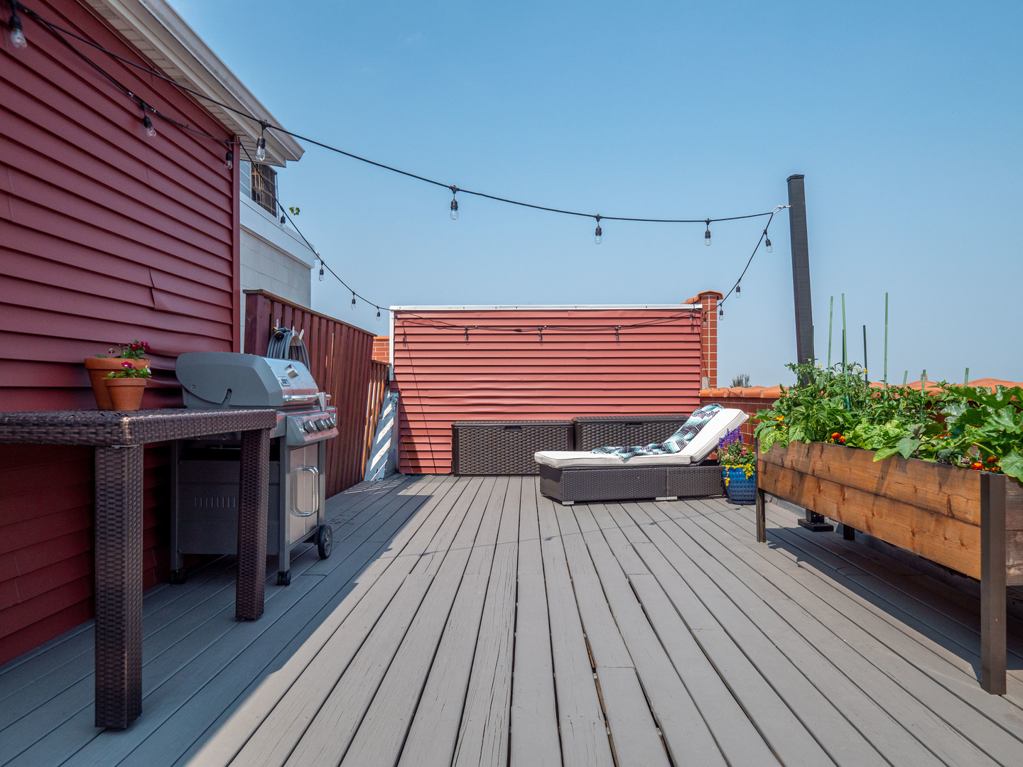 2940 North Sheffield Avenue, Unit 4N Chicago, IL 60657 - Photo 28 of 32 a view of a chairs and table in the balcony
