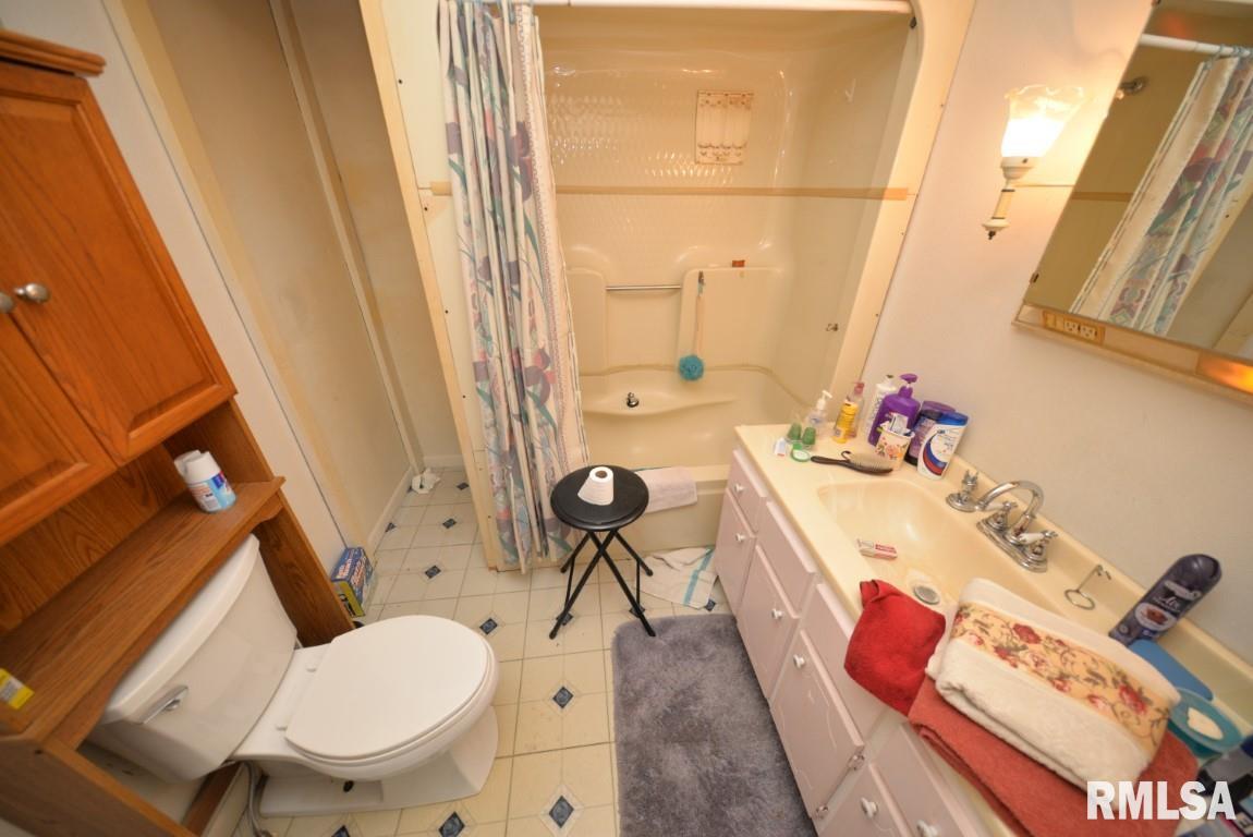 2608 Benton Road Mount Vernon, IL 62864 - Photo 13 of 17 Gallery Image 13