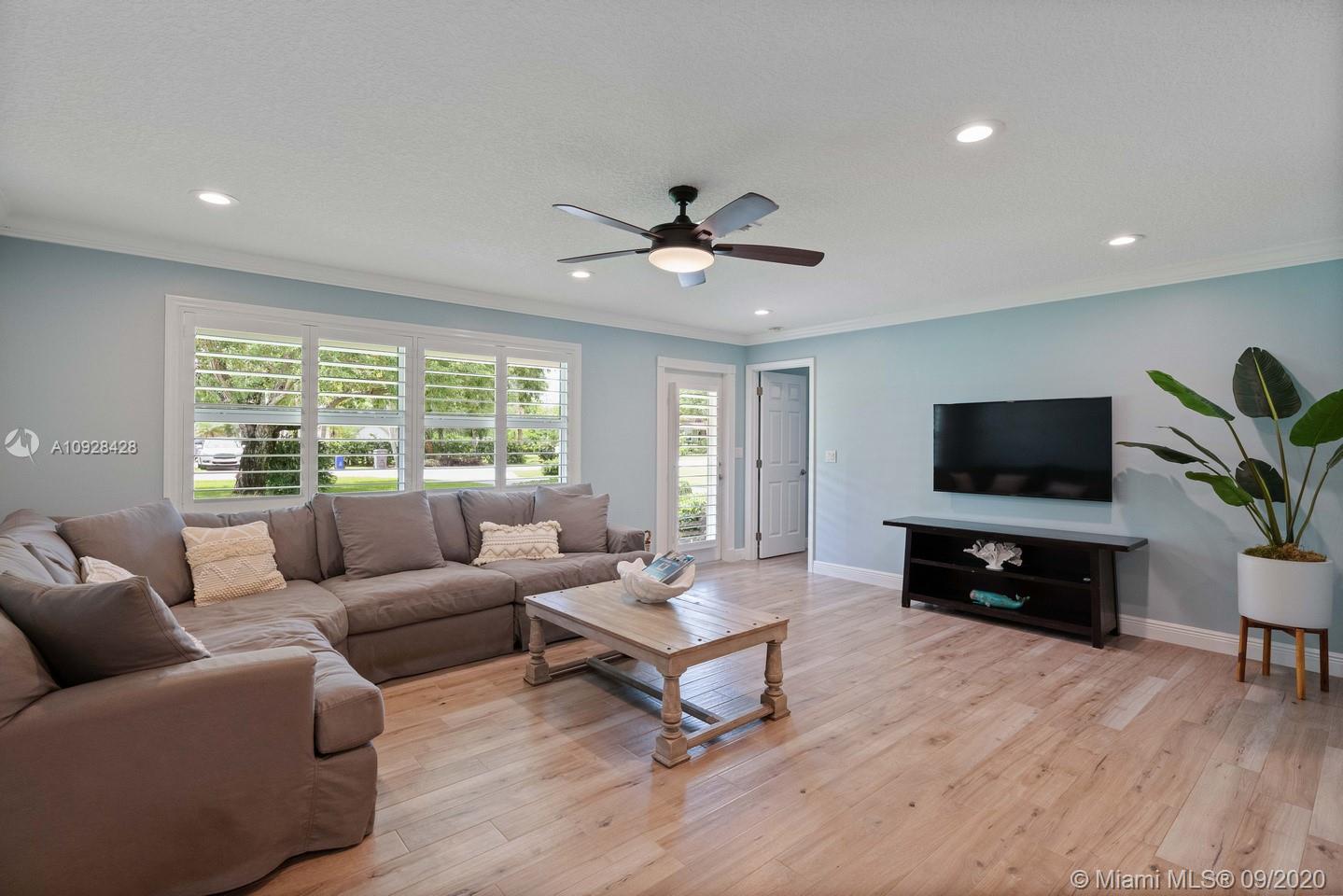 5857 Keith Road Jupiter, FL 33458 - Photo 3 of 25