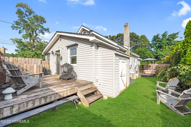 a view of a house with backyard and sitting area