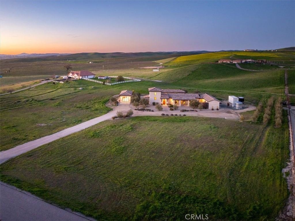 3940 Gruenhagen Flat Road Paso Robles, CA 93446 - Photo 58 of 63 a view of a city with an ocean