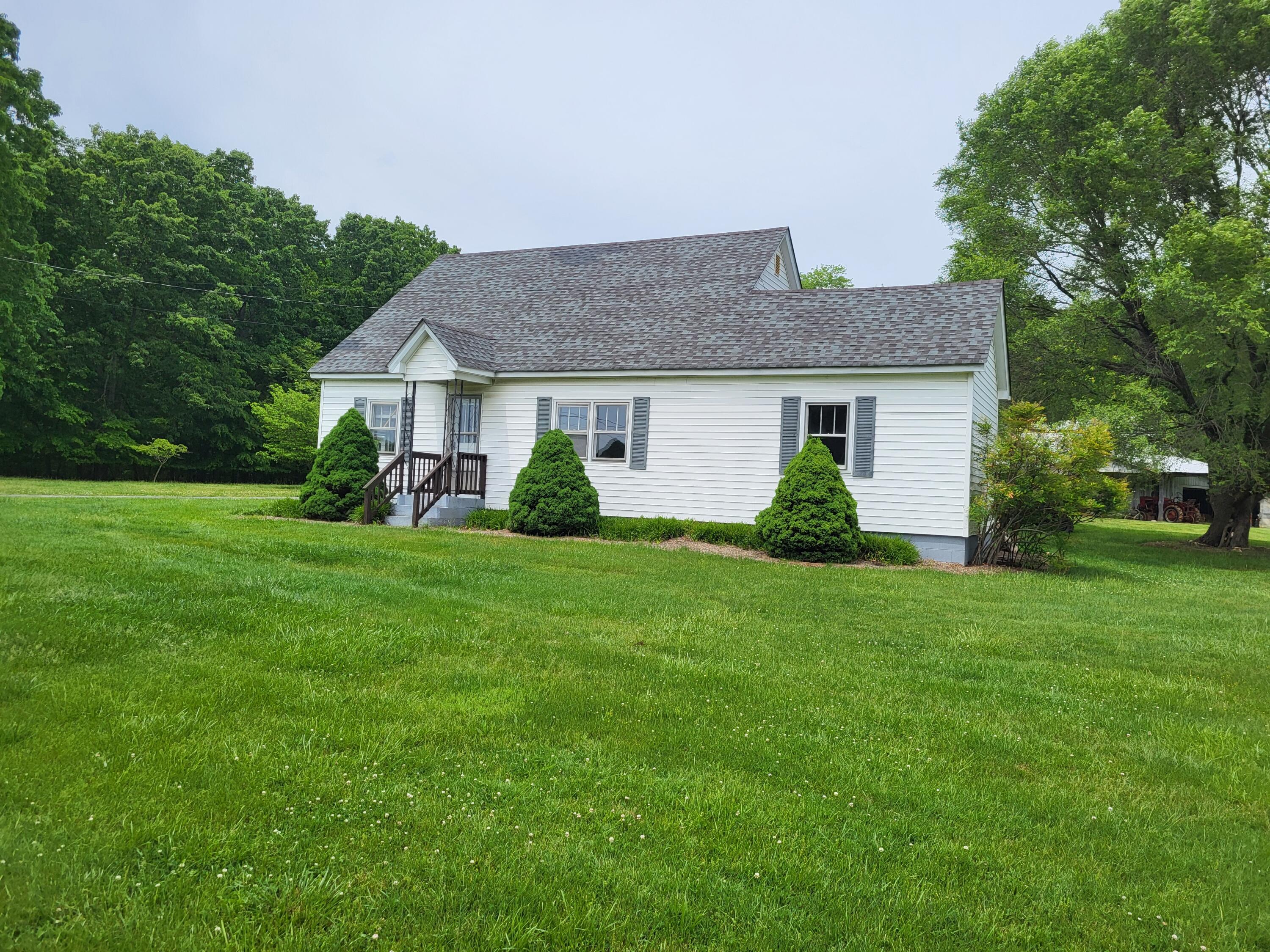 595 Merriman Way Road Moneta, VA 24121 - Photo 4 of 40 20240508_141030