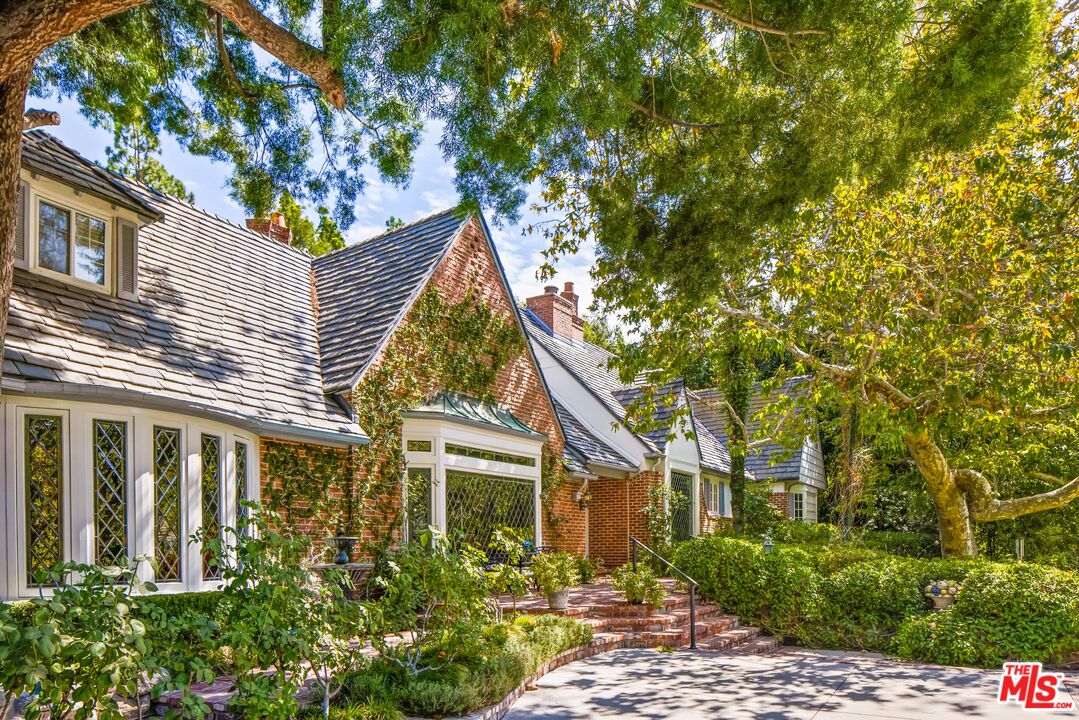 3240 Fryman Road Studio City, CA 91604 - Photo 5 of 11 a view of a house with a tree