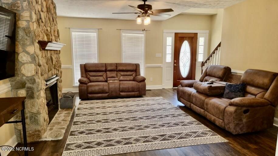 179 East V Hogan Drive Rockingham, NC 28379 - Photo 9 of 33 Living Room
