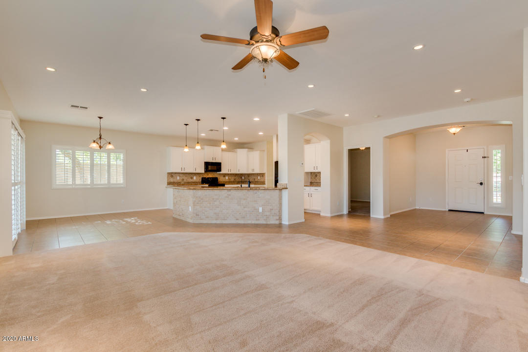 3045 East Blue Ridge Way Gilbert, AZ 85298 - Photo 11 of 52 Kitchen