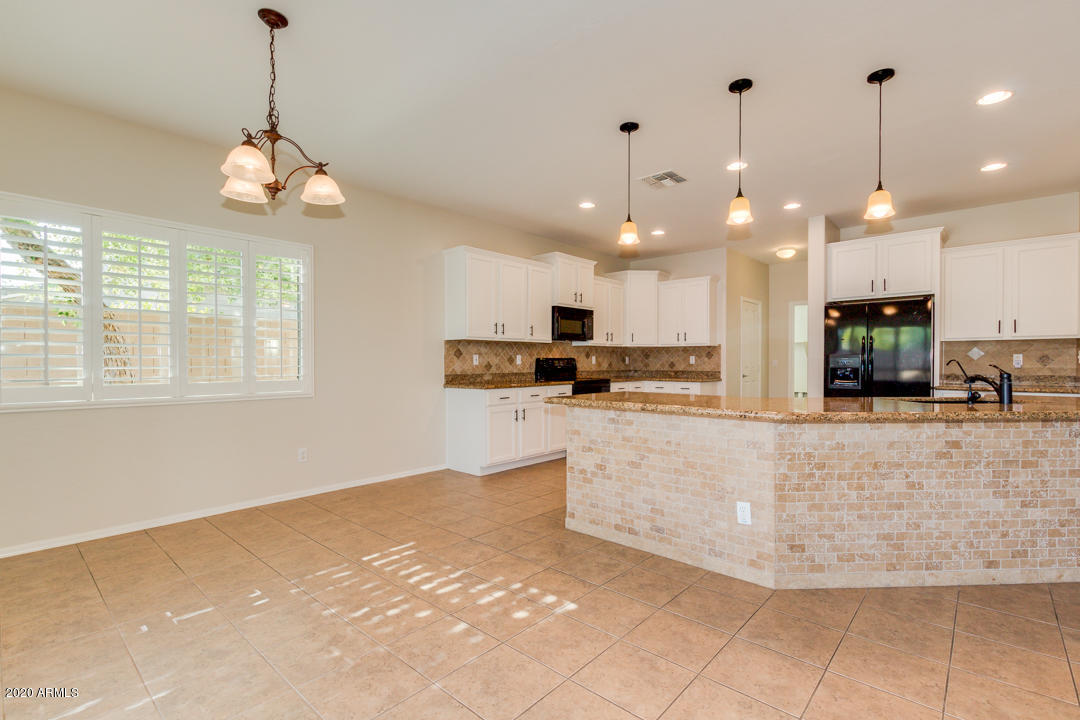 3045 East Blue Ridge Way Gilbert, AZ 85298 - Photo 14 of 52 Kitchen