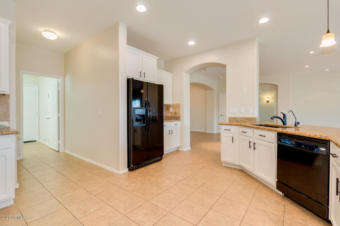 3045 East Blue Ridge Way Gilbert, AZ 85298 - Photo 16 of 52 Kitchen