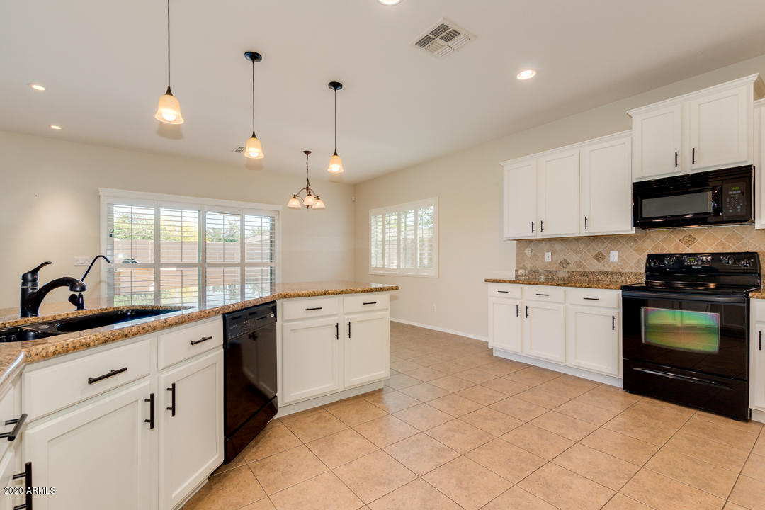 3045 East Blue Ridge Way Gilbert, AZ 85298 - Photo 19 of 52 Kitchen