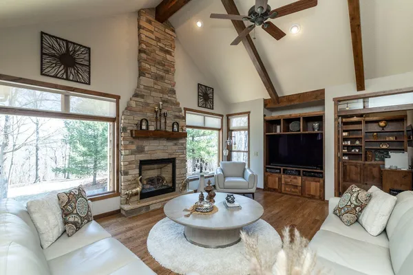 $1,389,000 | W11012 460th Avenue, Prescott, WI 54021