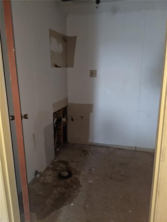 530 Virginia Avenue Rochester, PA 15074 - Photo 17 of 22 an empty room with a door