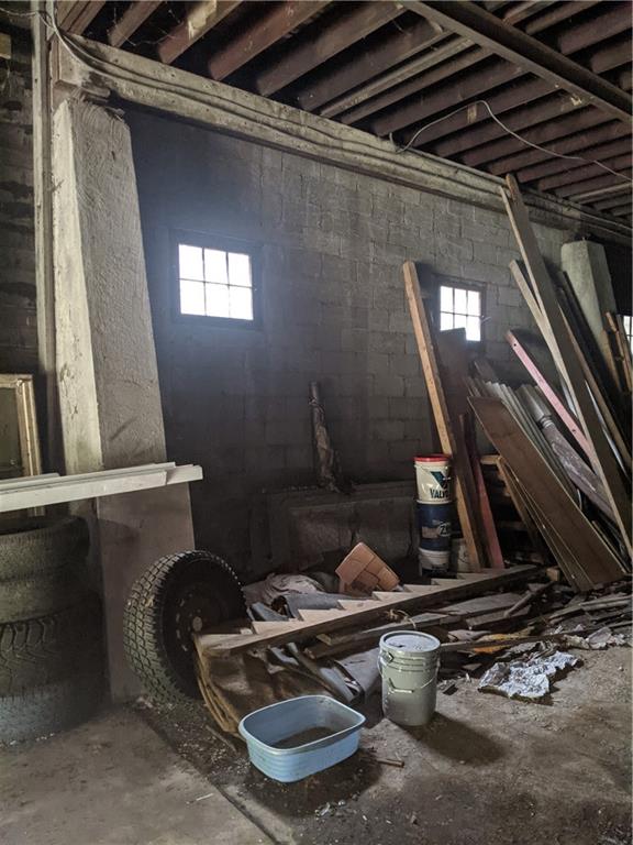 530 Virginia Avenue Rochester, PA 15074 - Photo 20 of 22 a room with gym equipment