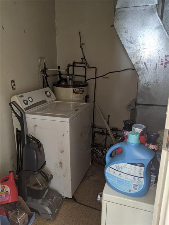 530 Virginia Avenue Rochester, PA 15074 - Photo 9 of 22 a utility room with dryer and washer