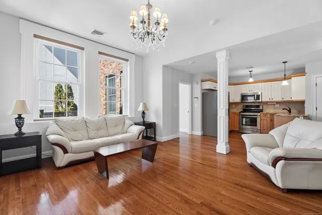 $2,300 | 576 Chapel Street, Unit 4, New Haven, CT 06511