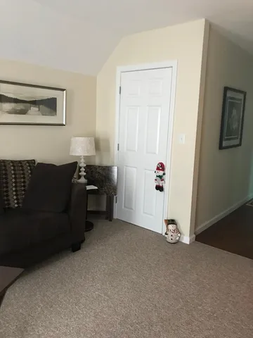 a view of livingroom with furniture