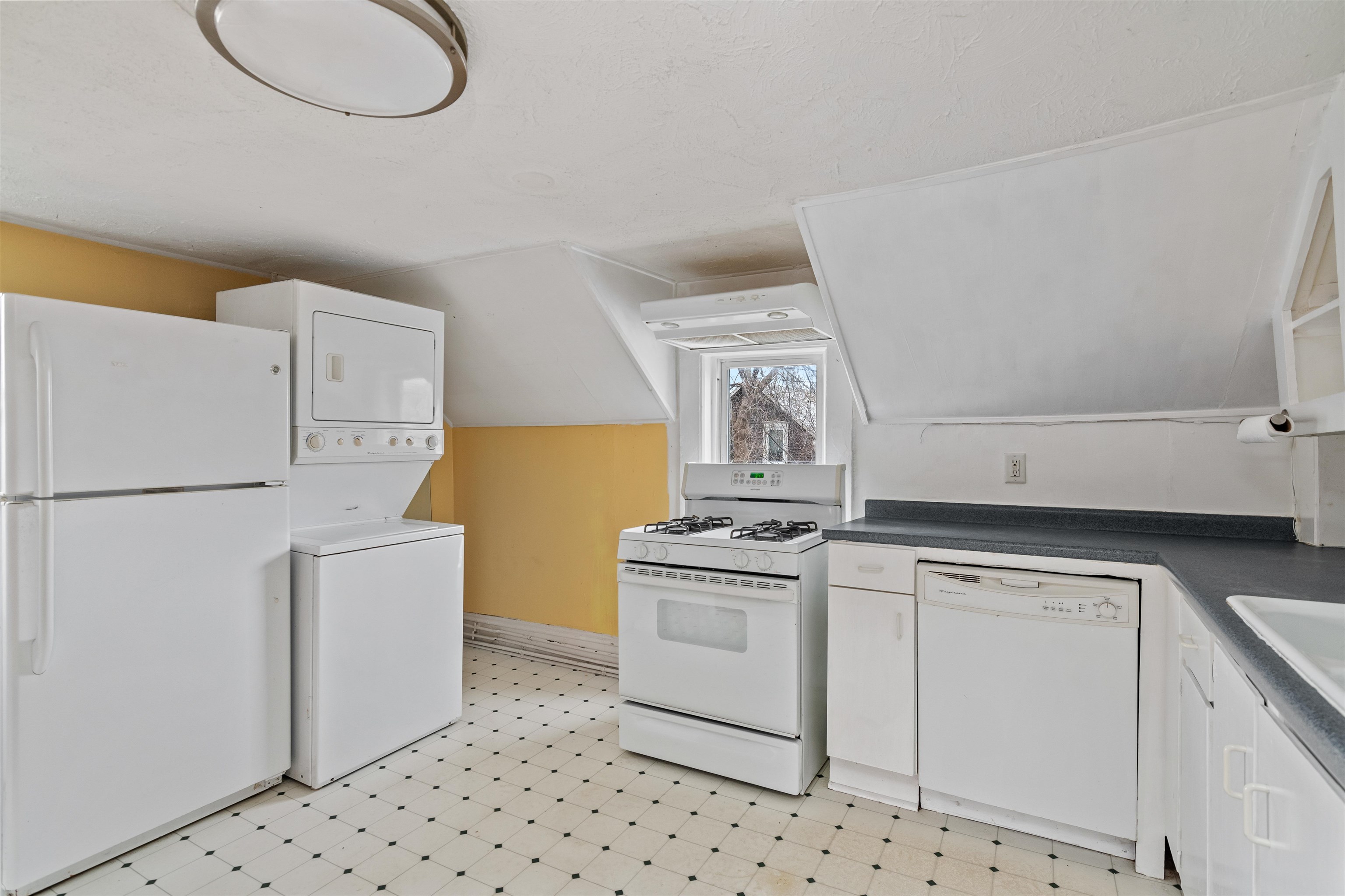 35 Convent Square, Unit 2 Burlington, VT 05401 - Photo 6 of 27