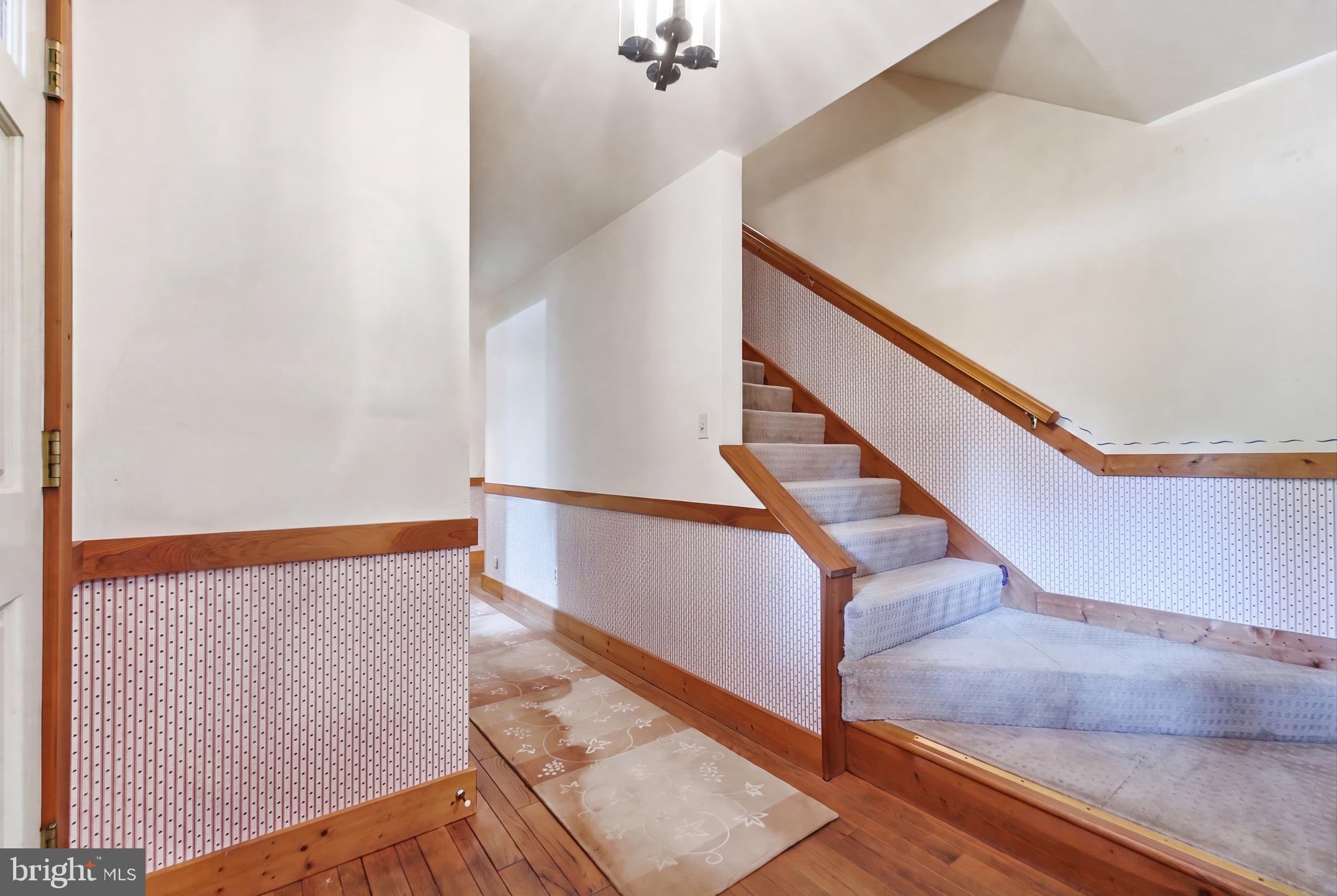 7237 Baldwin Ridge Road Warrenton, VA 20187 - Photo 25 of 63 Foyer